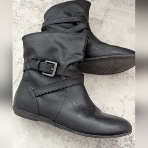 American Woman's Classic Boots Size